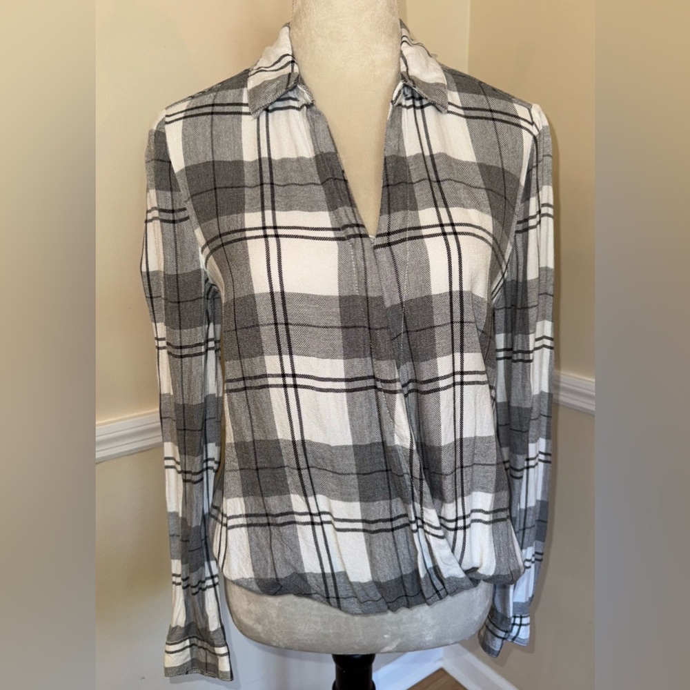 Beachlunchlounge Gray and White Plaid Shirt